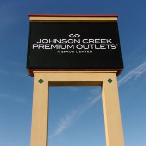 Pylon Sign for Johnson Creek Premium Outlet Mall