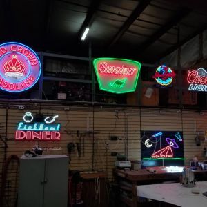 Neon Signs Restoration Area a Bauer Signs